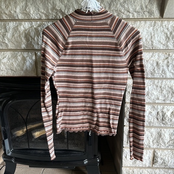 SO mock neck long sleeve rubbed top multicolor size medium - Picture 6 of 7